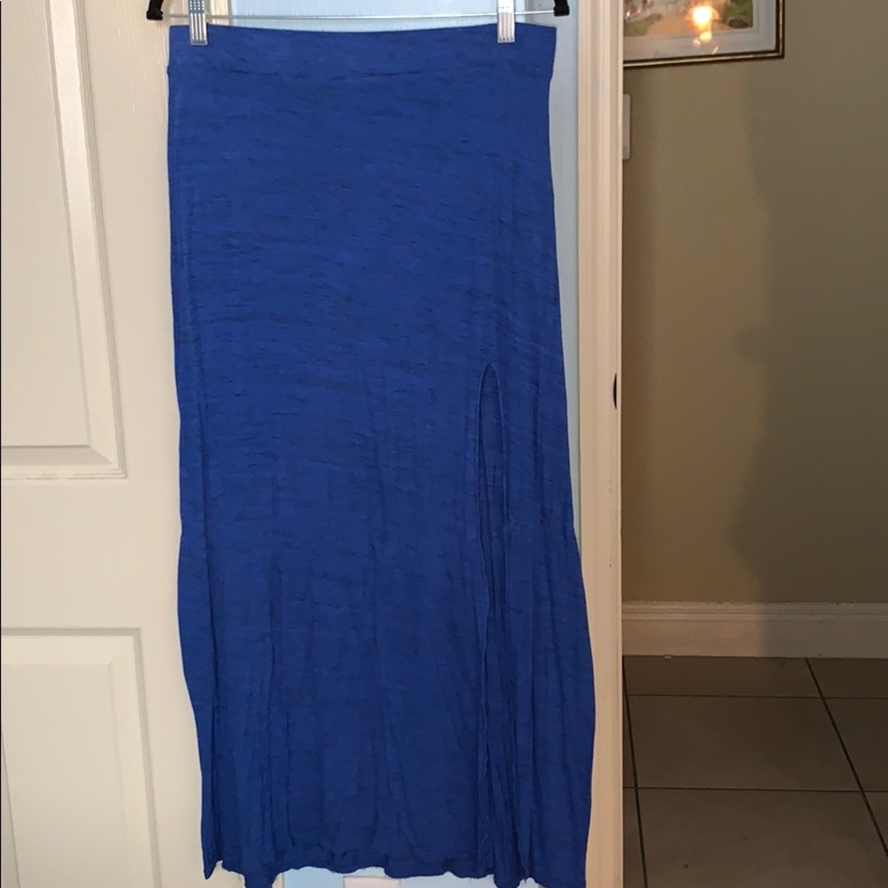 Open one slit skirt